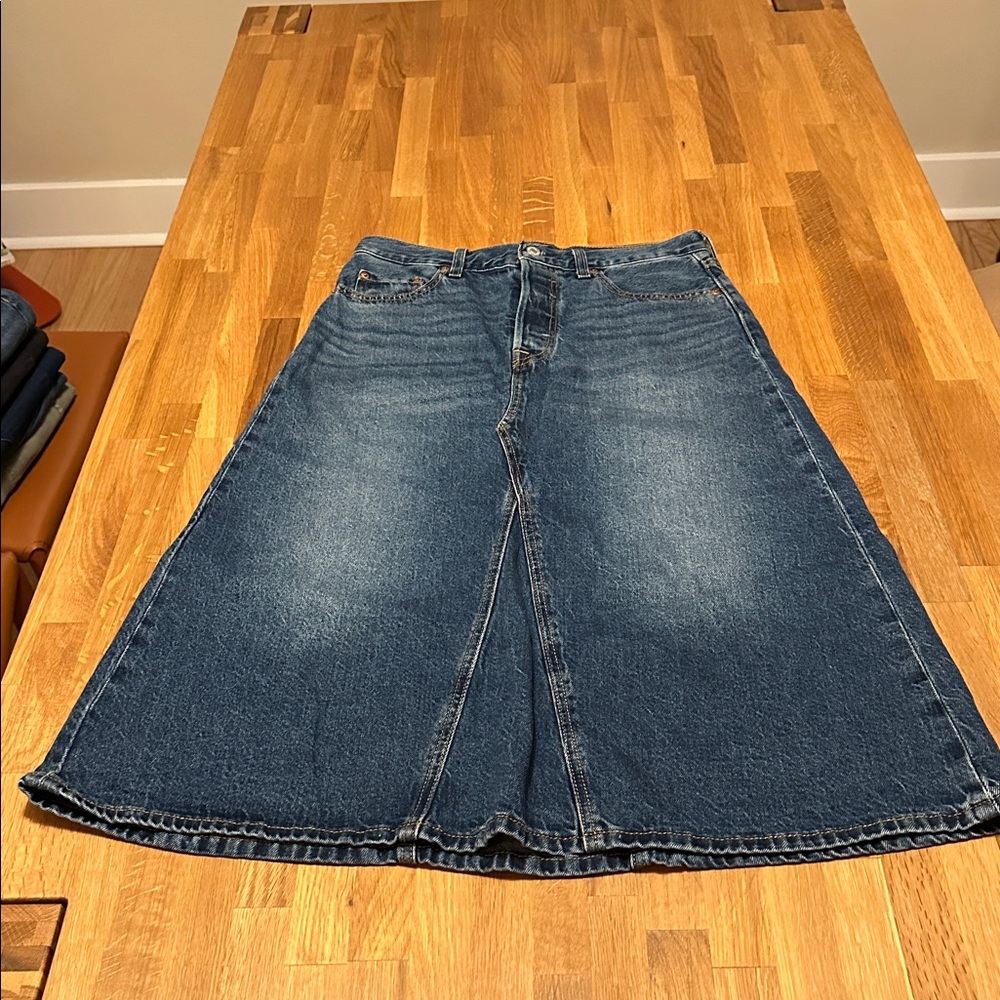 Levi’s Denim A-Line Button fly Skirt, size 28 NWOT